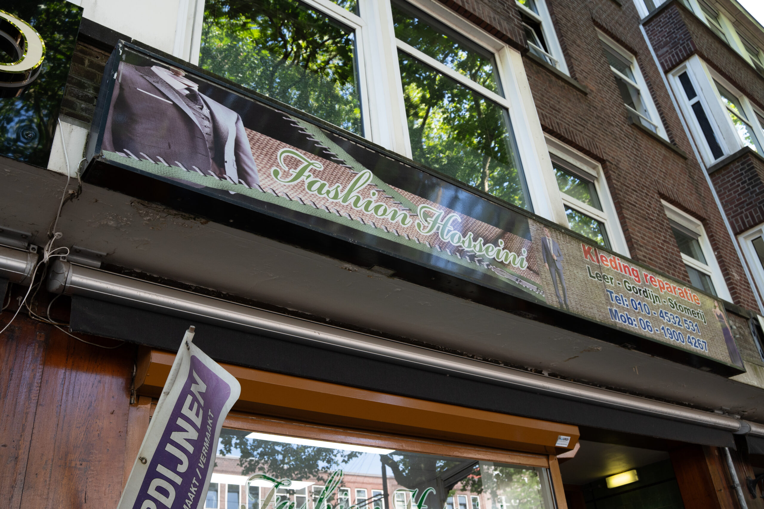 Detail van kledingreparatie